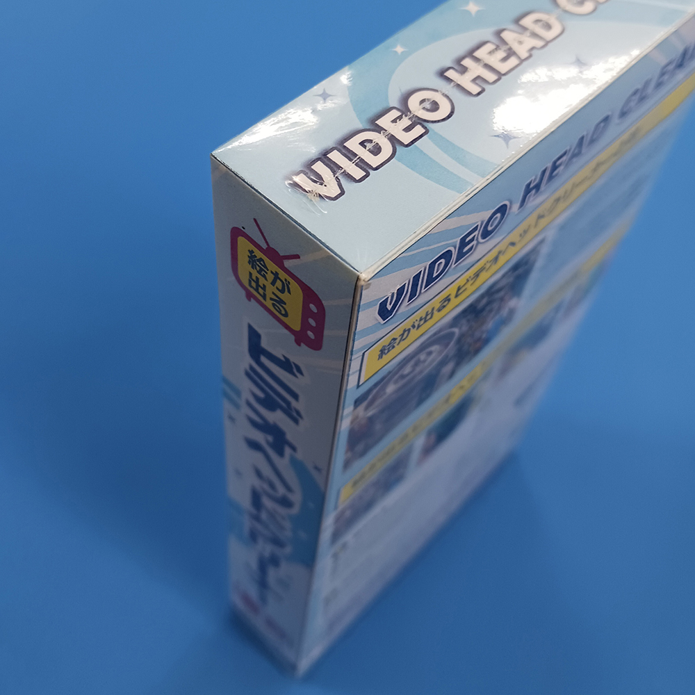 VHS用ビデオヘッドクリーナーをキャラメル箱にセッティングした後、シュリンクパック加工をしたところ（斜め上から撮影）